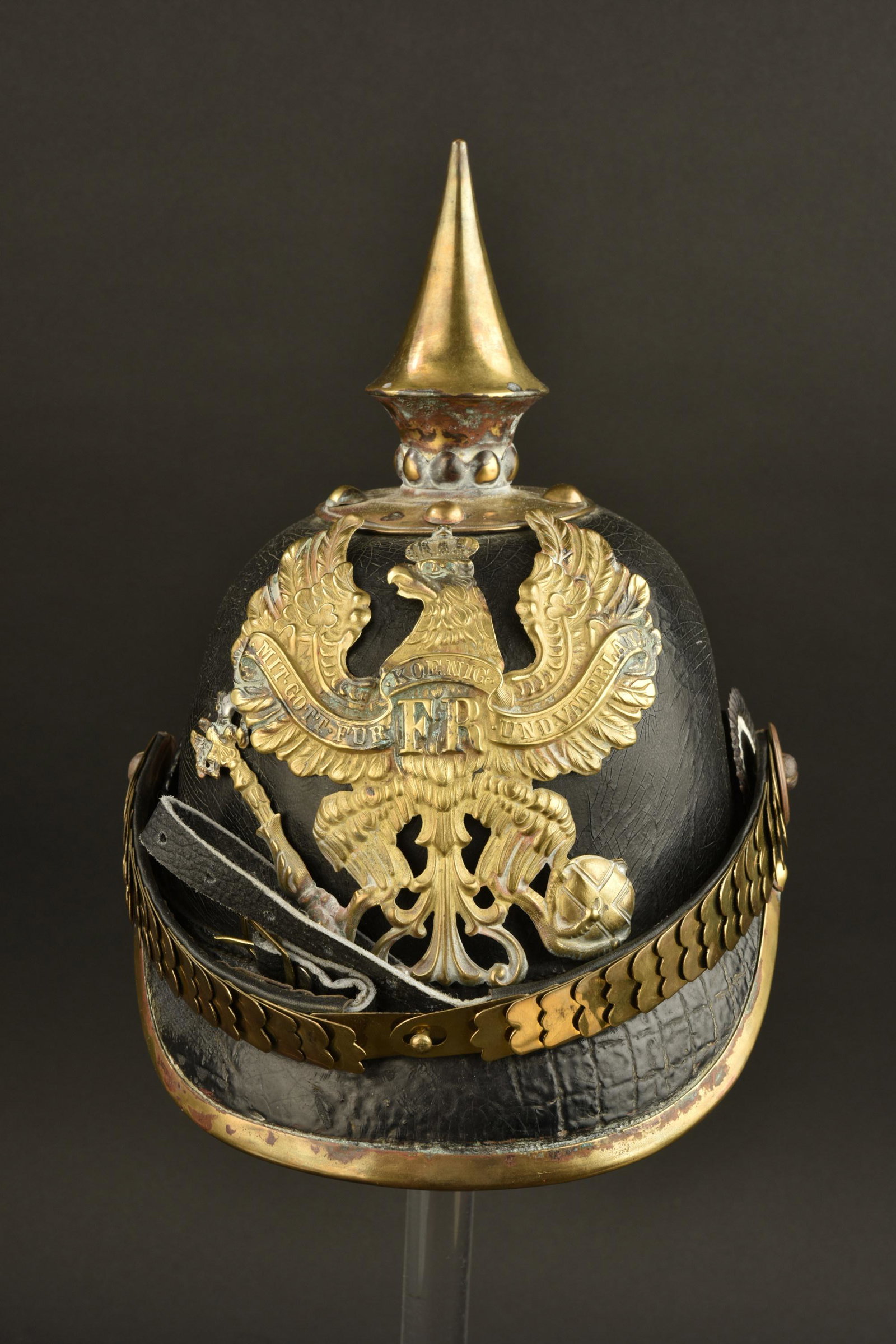 Casque a pointe 1871 du JR130 de Metz. Spiked helmet 1871 from JR130 de Metz.: Casque a pointe 1871 du JR130 de Metz Casque a pointe modele 1871 d infanterie de ligne. Bombe en bon etat. Aigle modele 1871 a vis, manque la croix de l orbe. Embase de pointe avec Perlring. Jonc arr