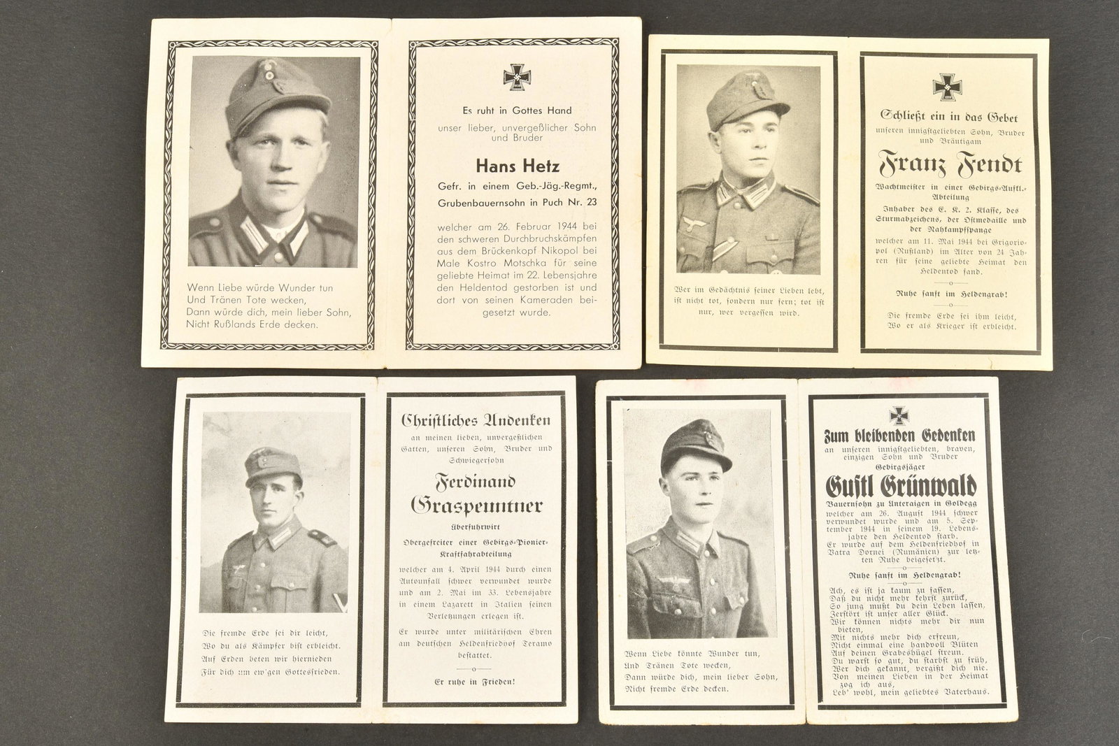 Avis de deces allemand. German death notice.: Avis de deces allemand. Comprenant un avis du Gefreiter Hans Hetz, d un Gebirgsj ager Regiment, tombe le 26 fevrier 1944 a Nikopol. Un avis de deces de Franz Fendt, d un Gebirgs Abteilung, recipiendai