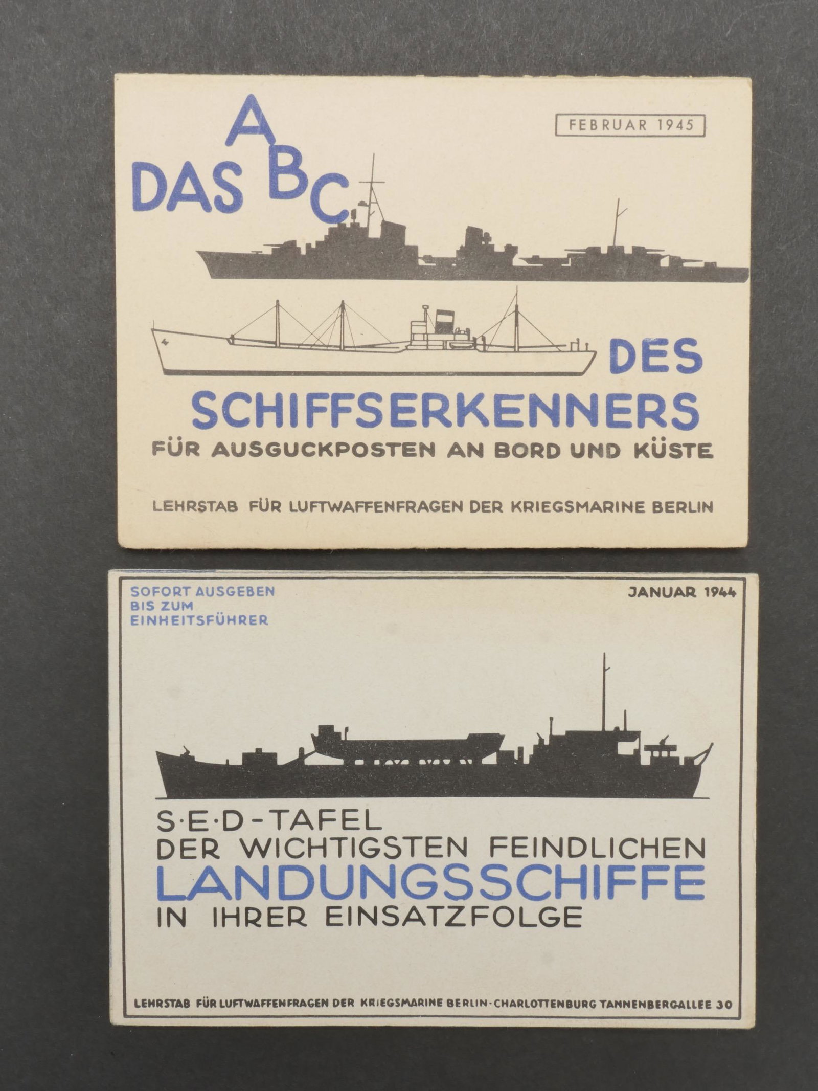 Livrets Kriegsmarine. Kriegsmarine booklets.: Livrets Kriegsmarine. Deux livrets complet, marques Das ABC des Schiffserkenners fur Ausguckposten an bord und Kuste, date fevrier 1945 et SED tafel der Wichtigsten feindlichen Landungsschiffe in ihre
