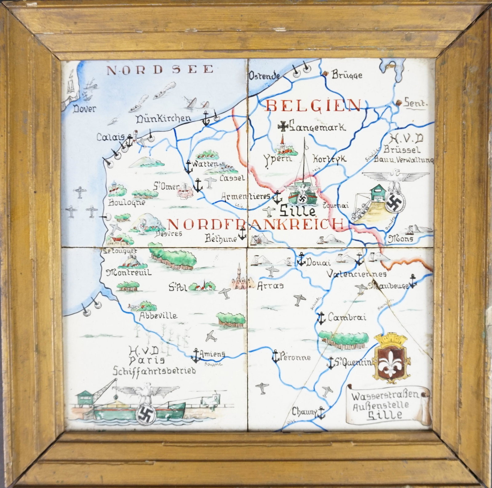 Carreaux de faience KM. KM ceramic tiles: Cadre de carreaux de faience de la Kriegsmarine. Quatre carreaux, peint, representant la Nord Frankreich, Belgien. Marquages HVD Paris Schiffahrtsbetrieb et Wasserstrassen Aussenstelle Lille. Montage 