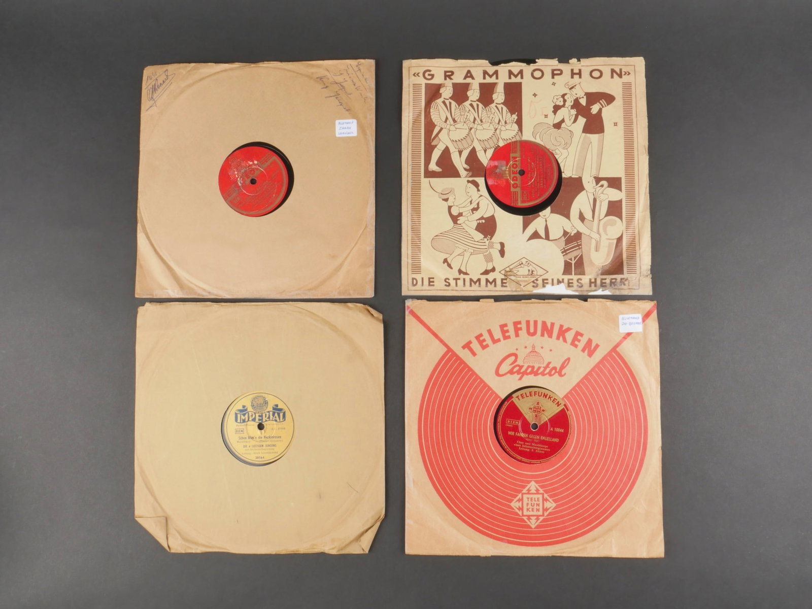 Disques allemand. German disk.: Ensemble de disques allemand. Comprenant un disque Odeon Ich Weiss es wird einmal ein Wunder gescheh'n, et Mein Leben fÃ¼r die Liebe Jawohl, pochette en papier presente. Un disque Grammophon, marque