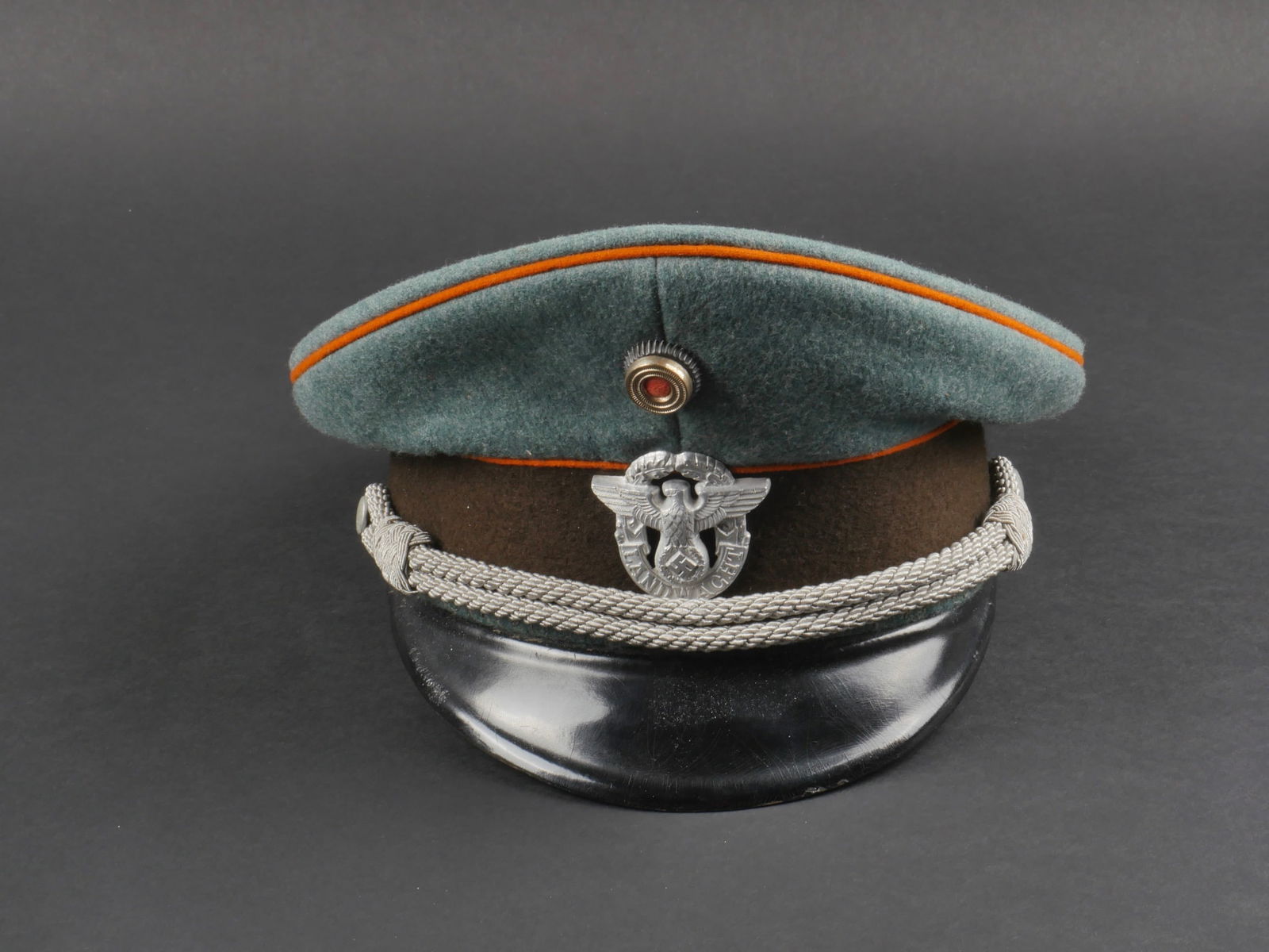 Casquette Gendarmerie. Gendarmerie cap.: Casquette d'officier Gendarmerie. En drap gris/vert. Triple lisere orange. Bandeau en drap marron. Insigne bien marque Landwacht. Cocarde metallique. Les insignes n'ont pas ete demontes afin de verifi