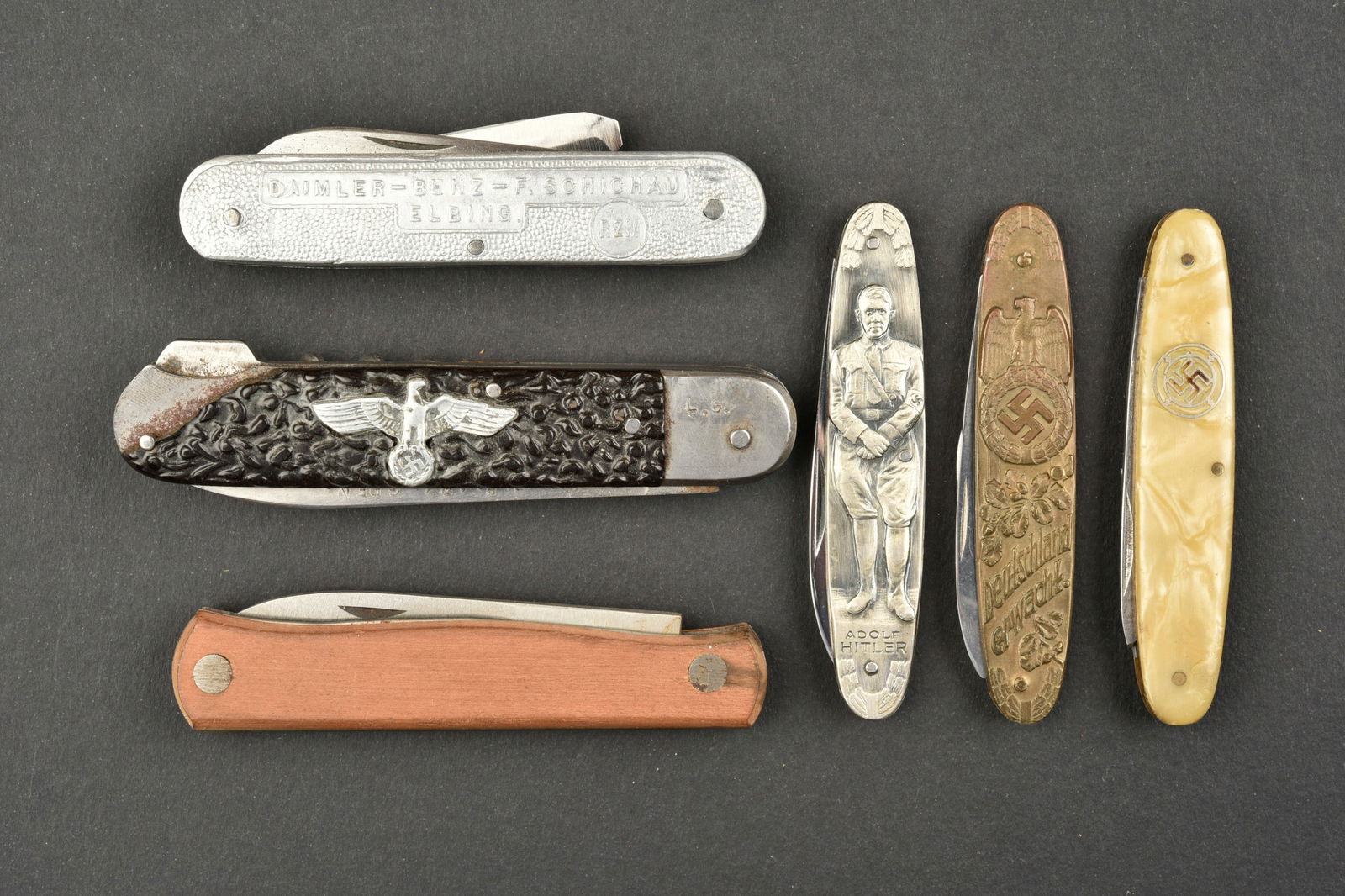 Reproductions d insignes allemand. Reproductions of German badges.: Reproductions de couteaux allemand. Six couteaux de modeles differents. Divers fabrications. Ancienne reproductions. A noter une certaine usure et patine des pieces. Etat II+. Reproductions of German