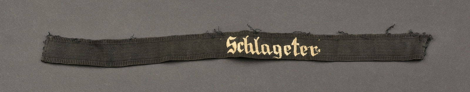 Bande de bras Schlageter. Schlageter cuff tittle.: Bande de bras Schlageter. Bande honorifique Schlageter pour la SA Standarte 39 de Dusseldorf. Apres avoir combattu dans l'armee allemande au cours de la premiere guerre mondiale, Albert Leo Schlageter