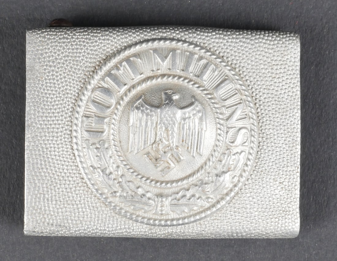 Boucle de ceinturon de la Heer. German belt buckle.: Boucle de ceinturon de la Heer. En aluminium. Couleur argent a 80%. Boucle a deux ardillons quelque peu oxydee. Sans marquages visibles. A noter une certaine usure et patine de la piece. Etat II+. Hee