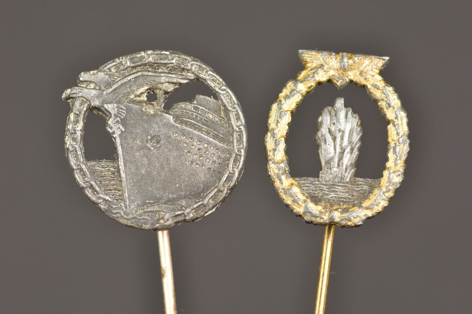 Insignes Kriegsmarine. Kriegsmarine insignia. (1 of 3)