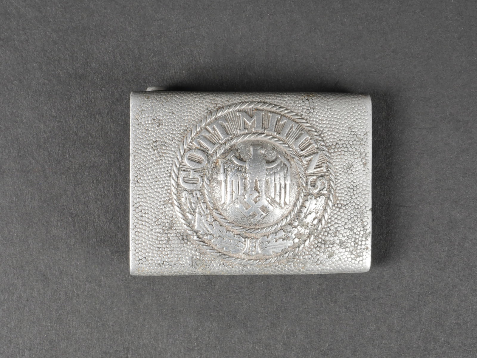 Boucle de ceinturon Heer. German belt buckle.: Boucle de ceinturon Heer. En aluminium grenele. Beau decors en relief. Boucle a deux ardillons presente. Sans marquages visibles. Dos de la piece presentant des traces d oxydation. A noter une certain