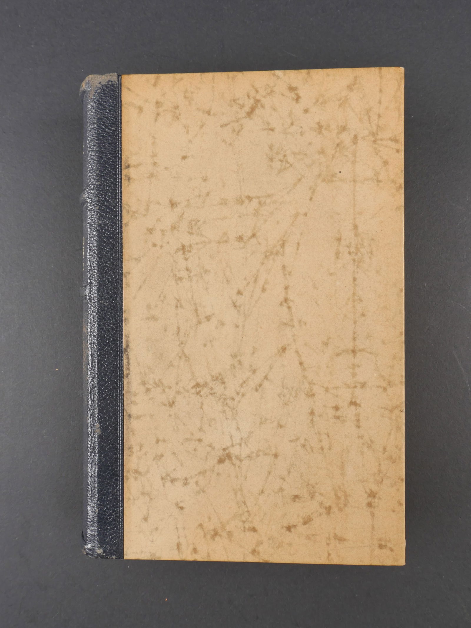 Mein Kampf.: Mein Kampf. Modele de mariage. Couverture cartonnee en parfait etat. Marquages Mein Kampf sur la tranche. Premiere page datee 1938. Mein kampf date 1938. A noter une certaine usure et patine de la pie