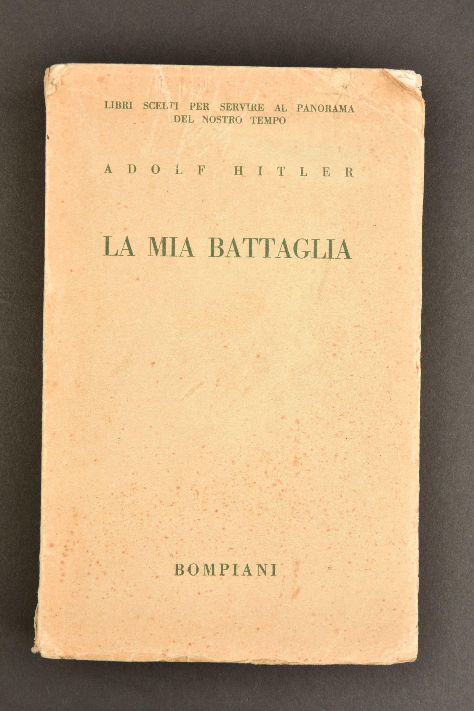 Mein kampf.: Mein kampf. En italien. Marquages Libri Scelti per Servire al Panoramp del Notro Tempo La Mia Battaglia. Editions Bompiani. Date 1934. A noter une certaine usure et patine de la piece, ainsi que des m