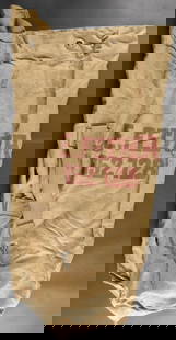 Sac a paquetage nominatif britannique. British named kit bag.: Sac a paquetage britannique nominatif, confectionne dans une toile robuste caracteristique des productions britanniques. La sangle de transport est bien presente, et le mousqueton reste fonctionnel.