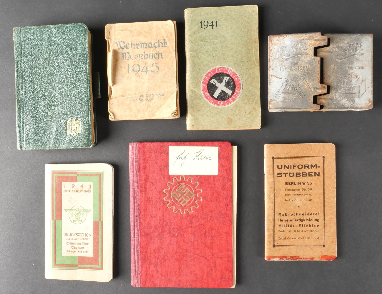 Documents allemand. German documents: Ensemble de documents allemands comprenant un agenda Uniform Stubben de l’annee 1940, un agenda de 1941 intitule Drucksachen, ainsi qu’un autre agenda de la meme annee portant le titre Einer fur a