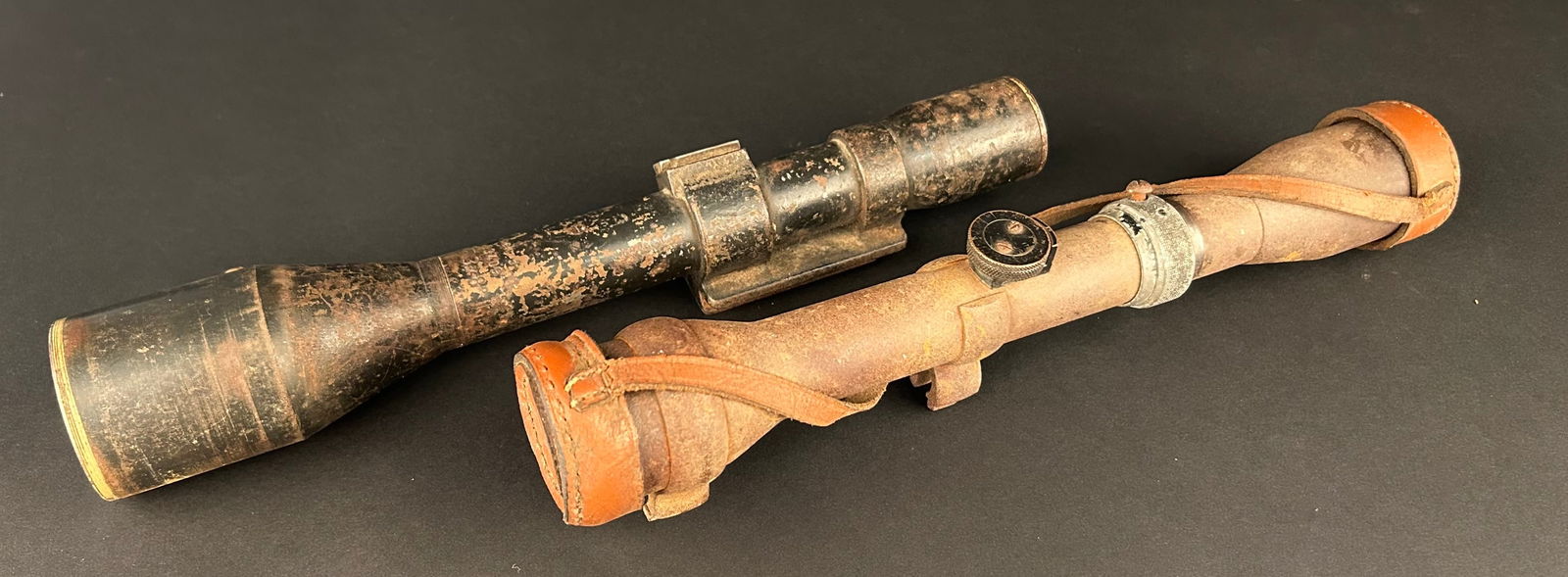 Lunettes allemande. German sight.: Lunettes de tir allemandes comprenant une lunette en metal avec rail de fixation a l’arme present. Il s’agit d’un modele destine a canon portant les marquages F3 X8 BEK 838409. L’optique est c