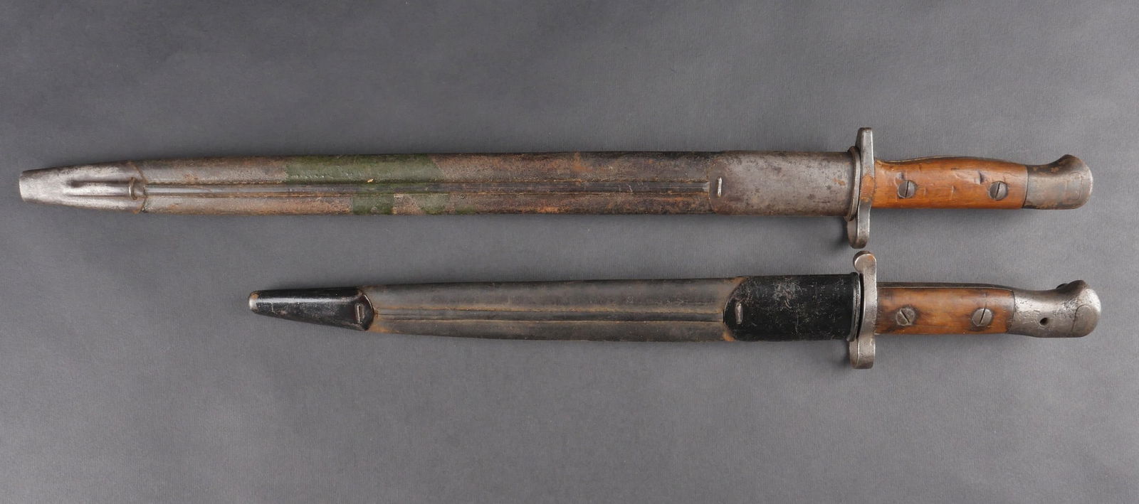 Lot de 2 baionnettes anglaises ww1. Set of two British WWI bayonets.