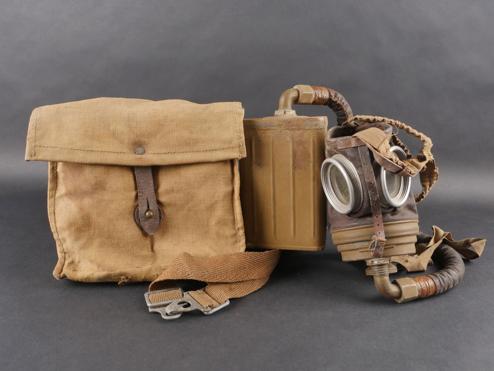 Masque anti gaz belge M1924-27. Belgian gas mask model M1924–27 (1 of 20)