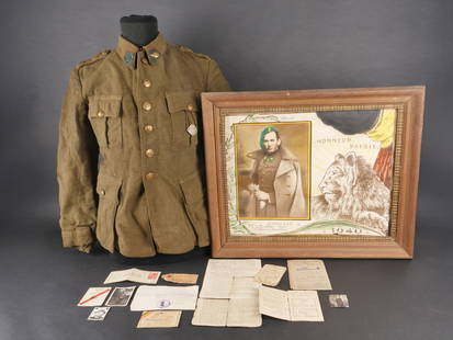 Superbe ensemble 6e Chasseurs Ardennais veste, plaque didentite, photos et documents du soldat: Superbe ensemble 6e Chasseurs Ardennais veste, plaque didentite, photos et documents du soldat Delveau. De la collection Jean-Marie Krzywanski. Ensemble attribue a Roger Delveau de Houffalize / Mont.