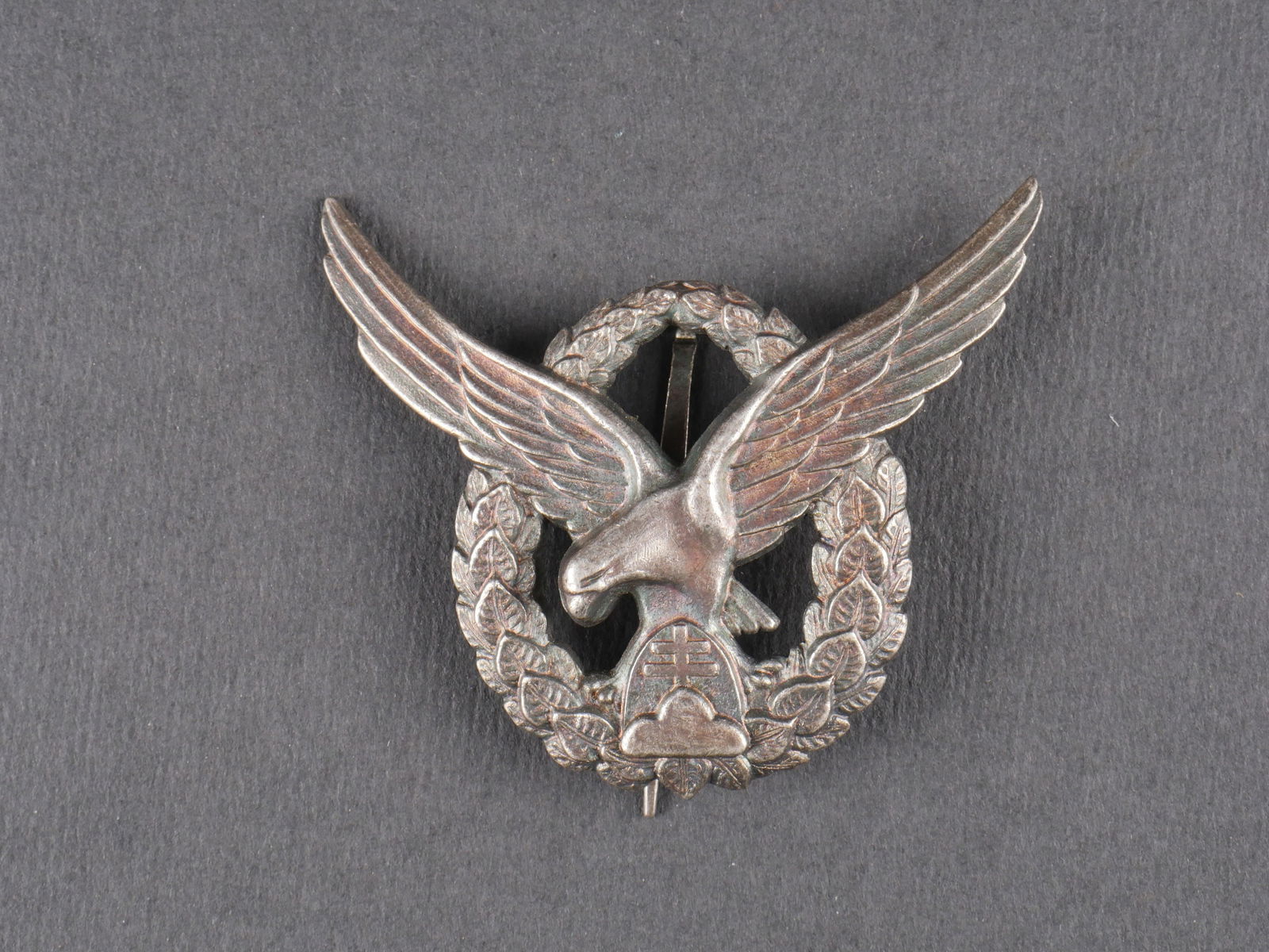 Brevet de pilote observateur Slovaque. Slovak pilot-observer badge (1 of 3)