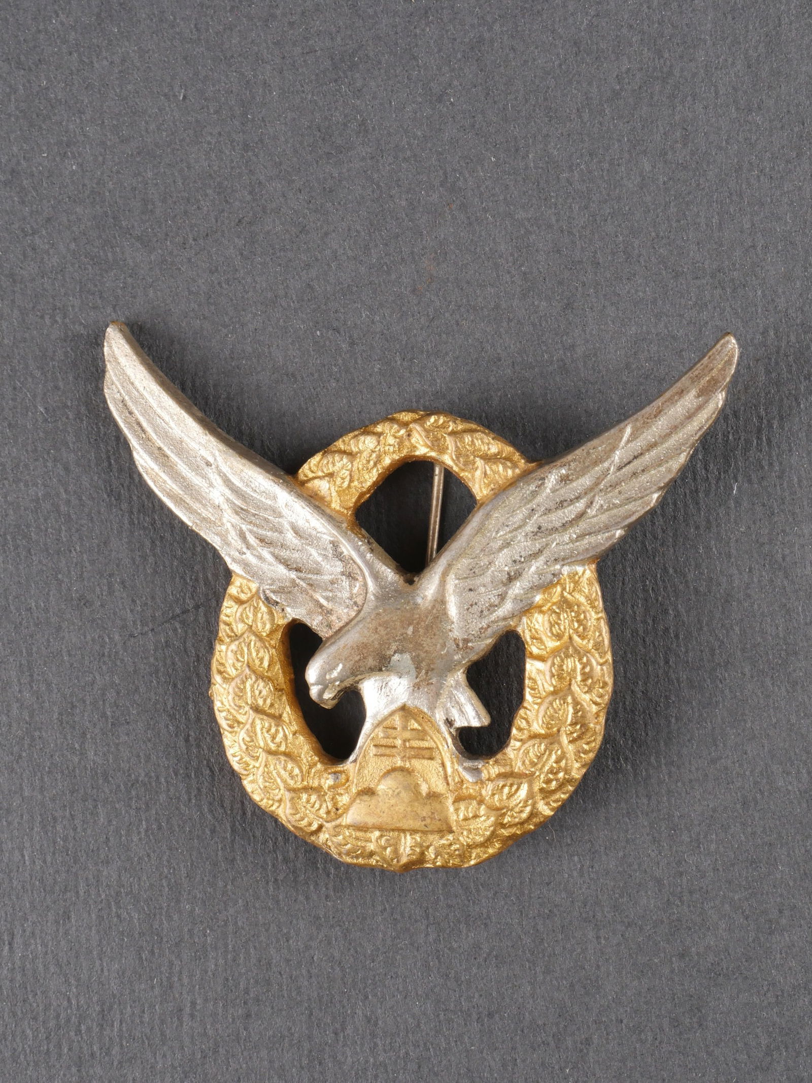 Brevet de pilote observateur Slovaque. Slovak pilot-observer badge (1 of 3)