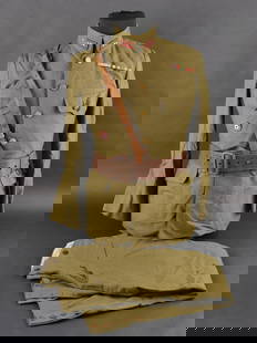 Uniforme dofficier japonais. Japanese officer’s uniform: Uniforme d’officier japonais compose d’une vareuse en gabardine kaki, boutons presents, grades de capitaine identifies par lettres B dorees. Trois rubans de decoration et medaille de defense natio