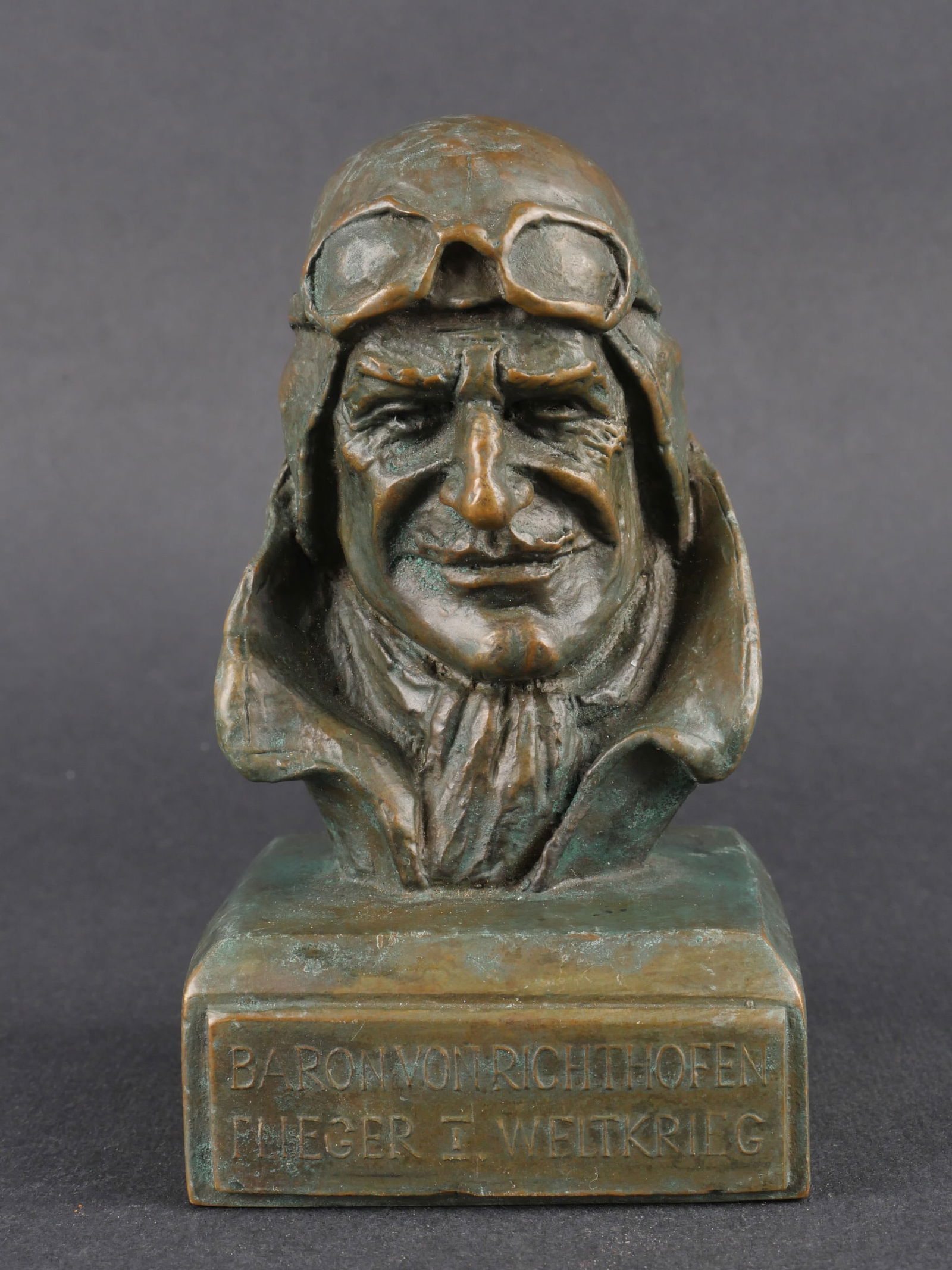 Buste de Von Richthofen. Richtofen bust. (1 of 7)