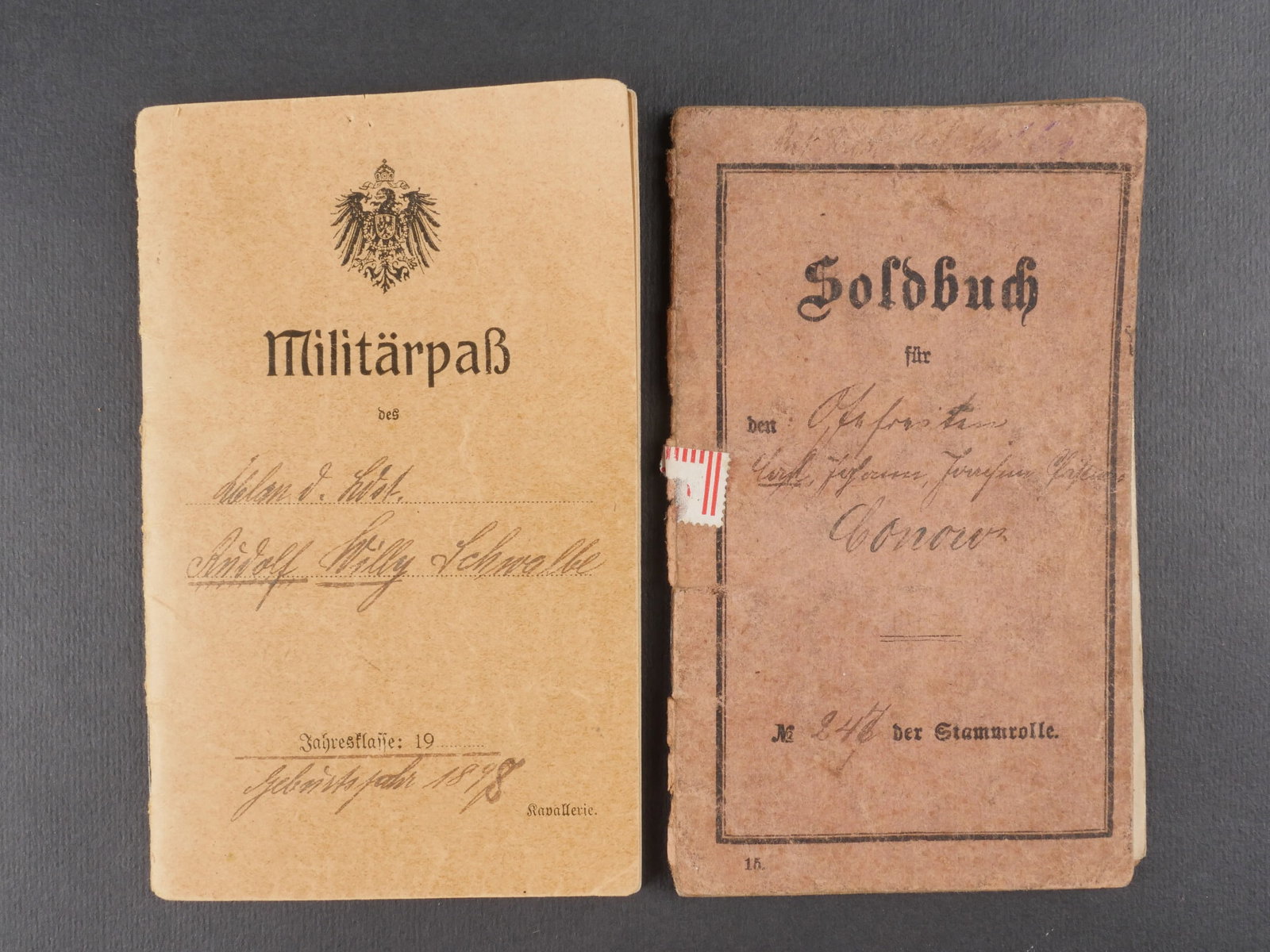 Militarpass dun Uhlan du UR21 Saxon et Train Abteilung Nr 9. Military pass of a Uhlan from UR21: Militarpass dun Uhlan du UR21 Saxon et Train Abteilung Nr 9. Militarpass dun ulan saxon du UR21, en bel etat, avec son diplome Ehrenkreuz fur Frontkampfer. On y joint un Soldbuch dun soldat de la TA9.