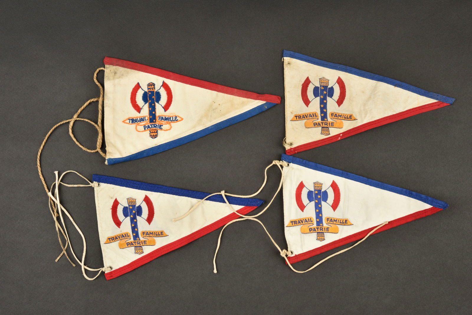 Lot de 4 Fanions Patriotiques etat francais. Set of 4 Patriotic Pennants of the French State. (1 of 2)