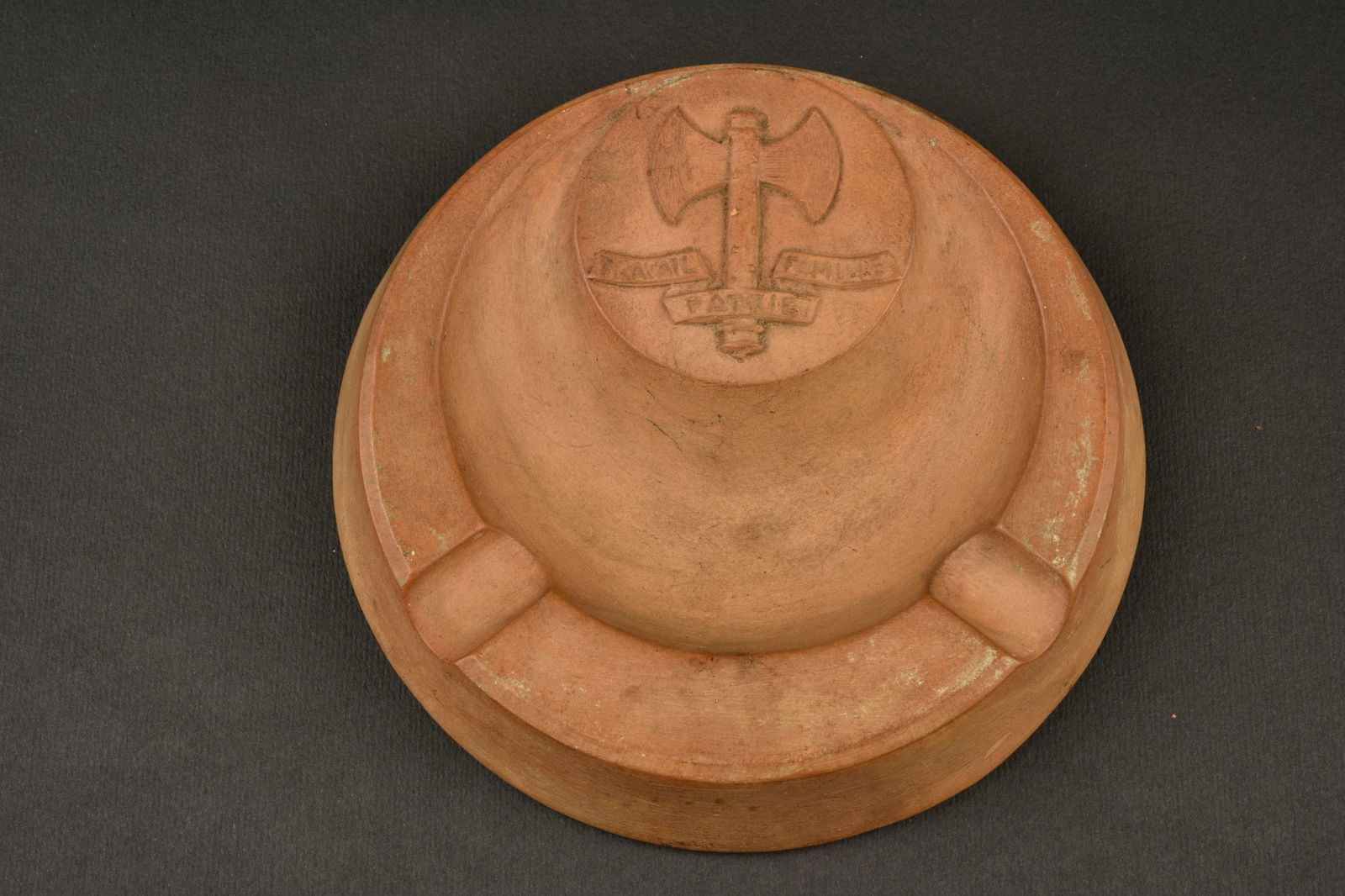 Cendrier a la Francisque signe Vuitton. Ashtray with Francisque emblem signed Vuitton. (1 of 5)
