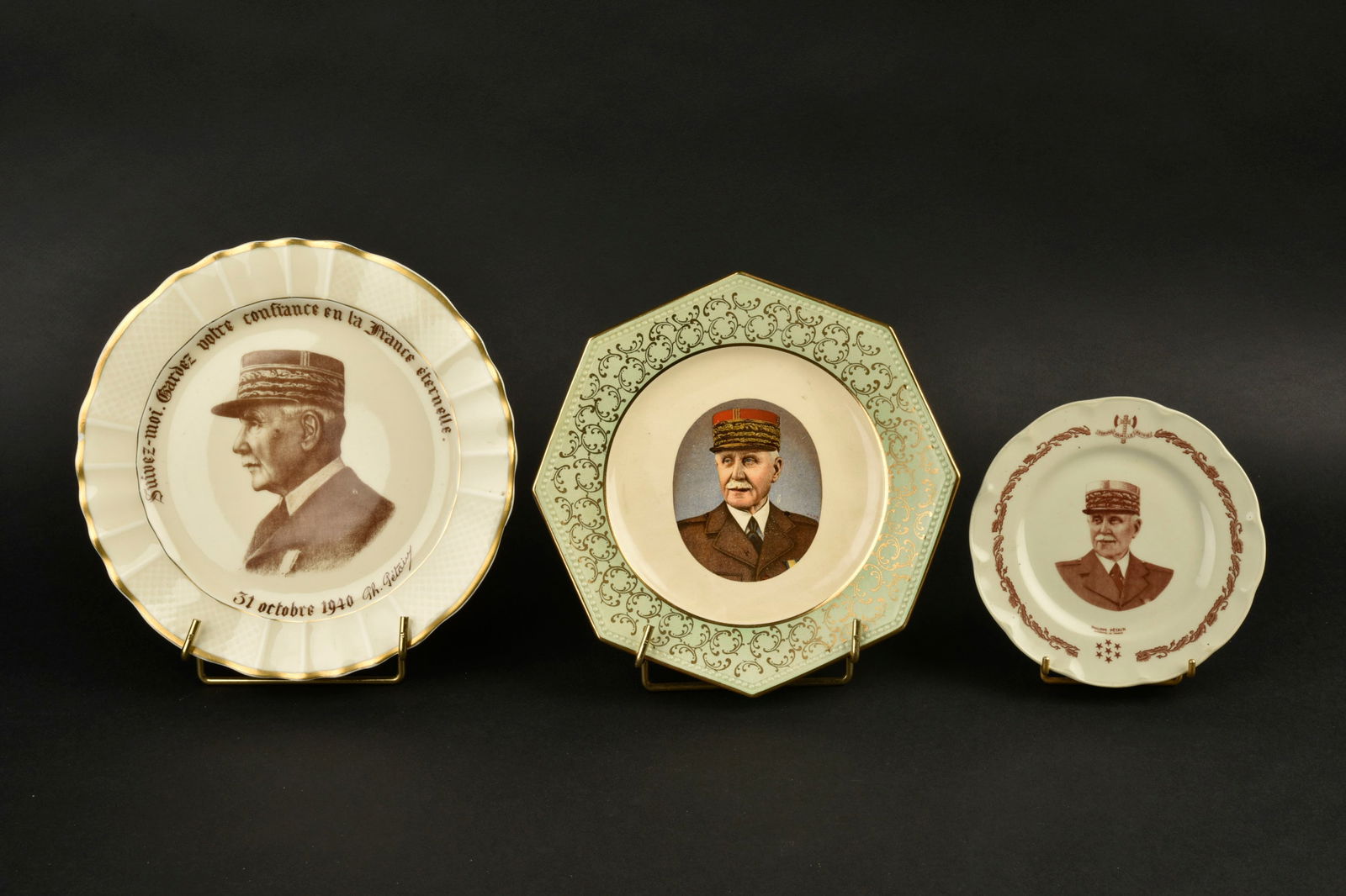 Un lot dassiettes. A lot of plates. (1 of 8)