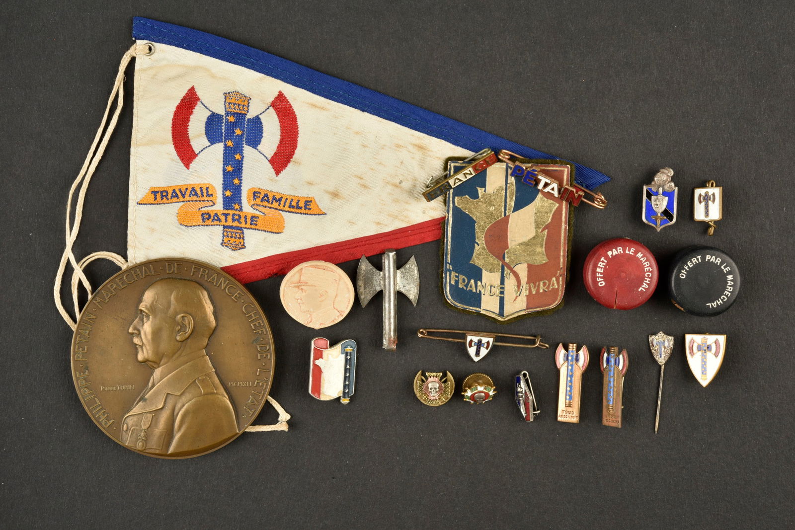 Un lot divers. A miscellaneous lot. (1 of 2)