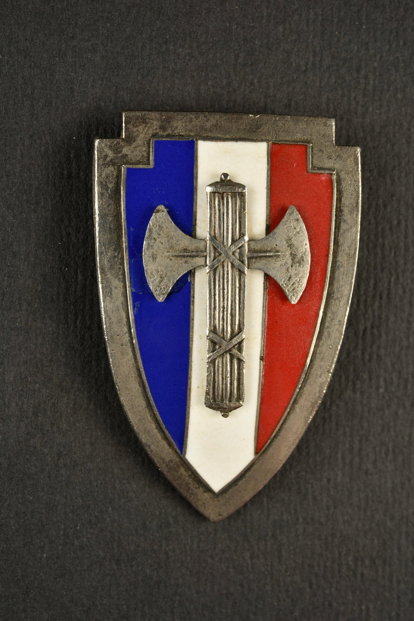 Insigne de casque Police de Vichy. Vichy Police helmet badge (1 of 3)