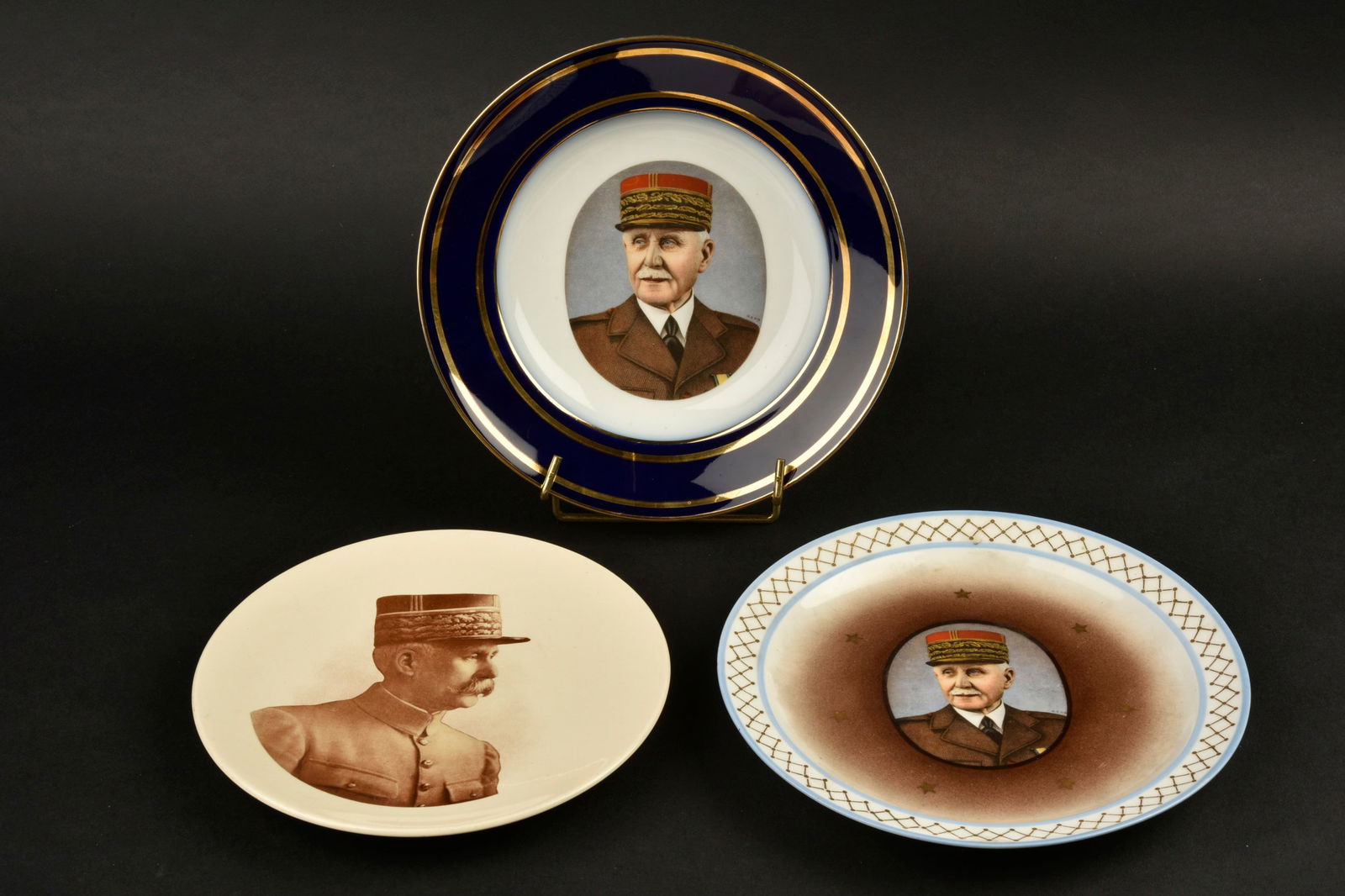 lot de 3 assiettes a l’effigie du marechal. Set of 3 plates bearing the Marshal’s effigy (1 of 11)