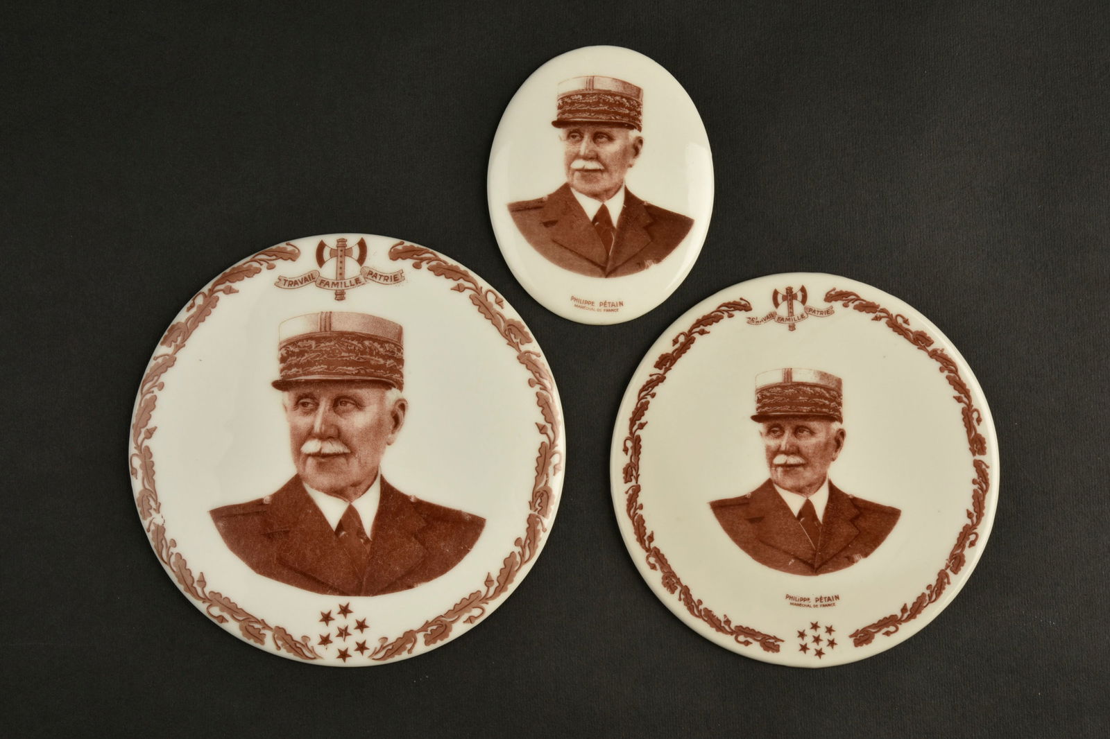 lot de 3 medaillons a l’effigie du marechal. Set of 3 medallions bearing the Marshal’s effigy (1 of 6)