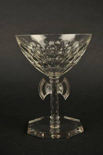 Verre du service de table du marechal en cristal de baccarat. Glass from the Marshal’s crystal: Rare verre en cristal de Baccarat provenant du service de table du chef de l’Etat, le pied se compose d’un socle octogonale orne de 8 etoiles, d’une francisque supportant une coupe d’un diamet