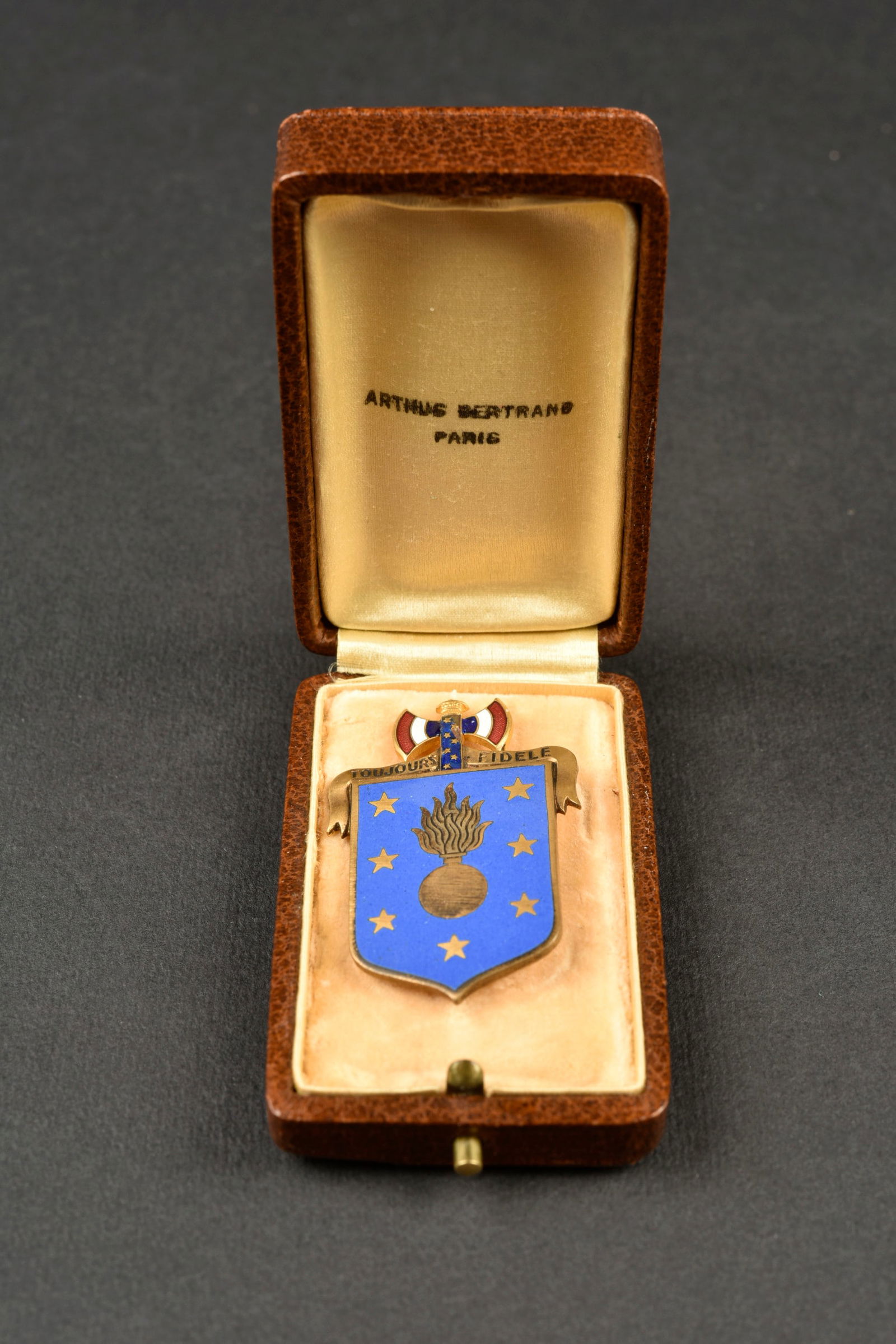 insigne de la Garde Personnelle du Chef de lEtat. Insignia of the Chief of State’s Personal Guard (1 of 6)