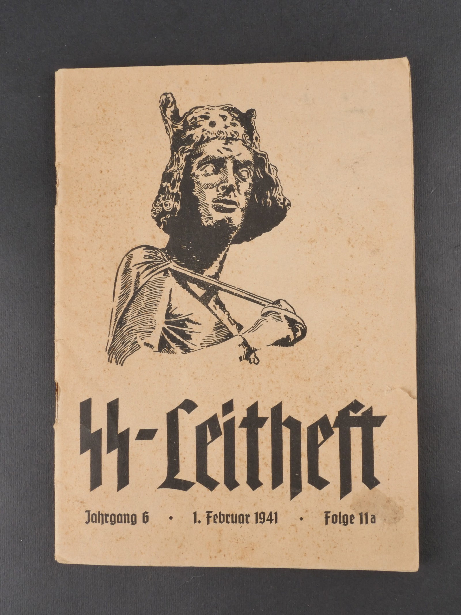 SS Leitheft.: Numero du SS Leitheft Jahrgang 6, 1er fevrier 1941 Folge 11A, avec couverture en papier cartonne. Comporte 24 pages dont certaines sont dechirees ou presentent des manques. Presente une certaine usure