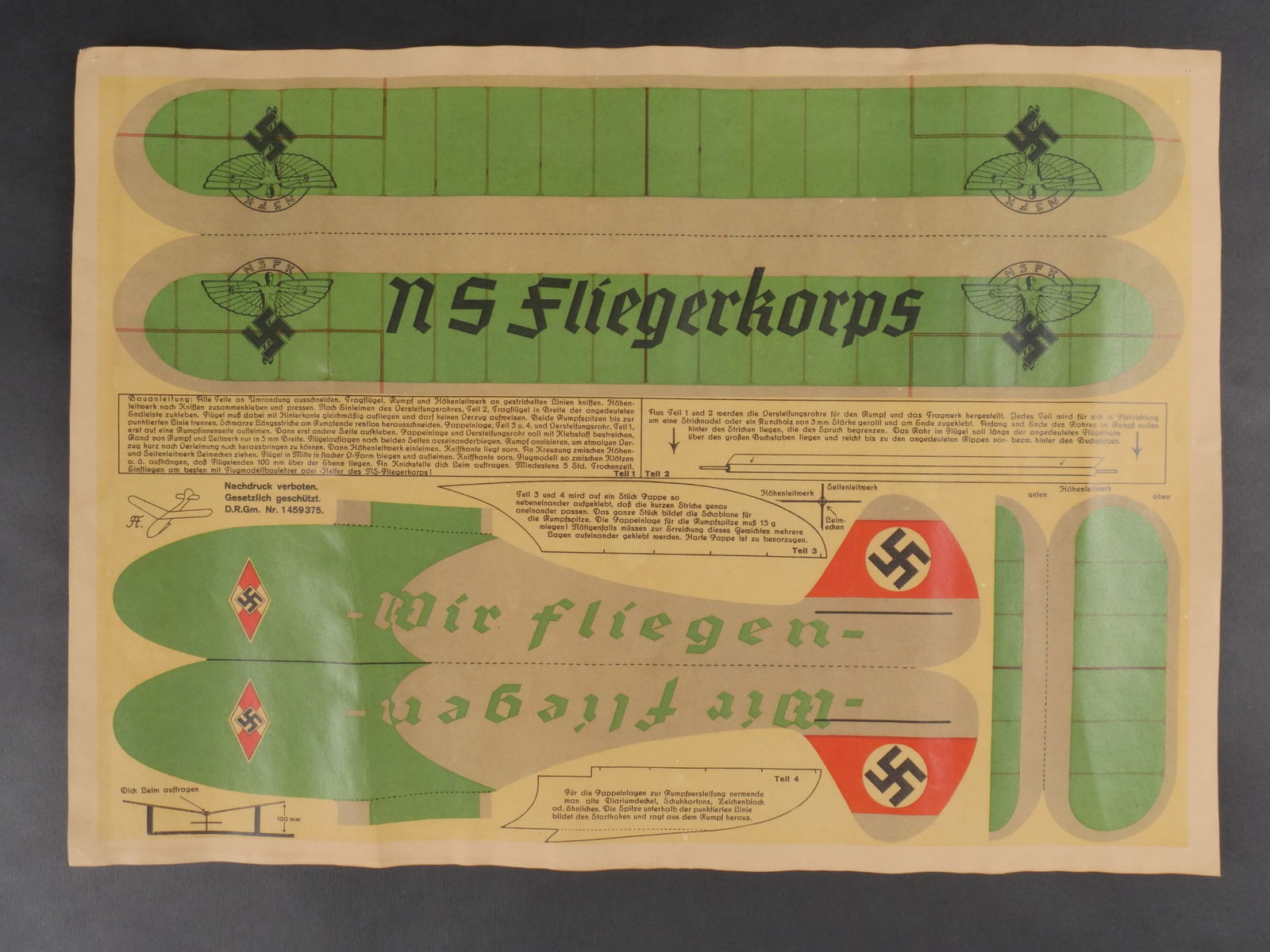 Plan d avion NSFK. Technical blueprint of an NSFK aircraft: Plan d’avion du NSFK en papier cartonne, complet. Marquage bien lisible NS Fliegerkorps DRGM 1459375. Presente une certaine usure et patine. etat II+. NSFK aircraft recognition chart printed on card