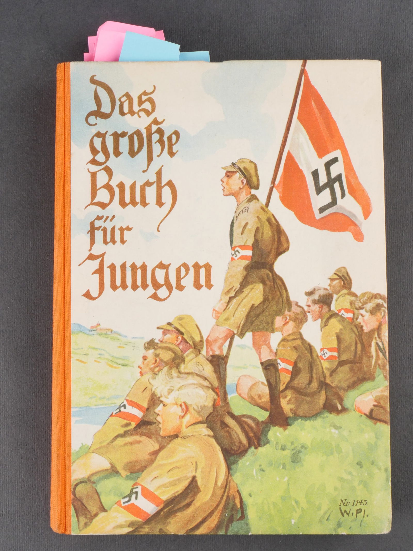 Livre Hitlerjugend. Hitlerjugend book.: Livre Hitlerjugend. Couverture en couleur. Bien marquee Das Grosse Buch fur Jugends. Plusieurs histoires et jeux. A noter une certaine usure et patine de la piece. Etat II+. Hitler Youth Book. Color c