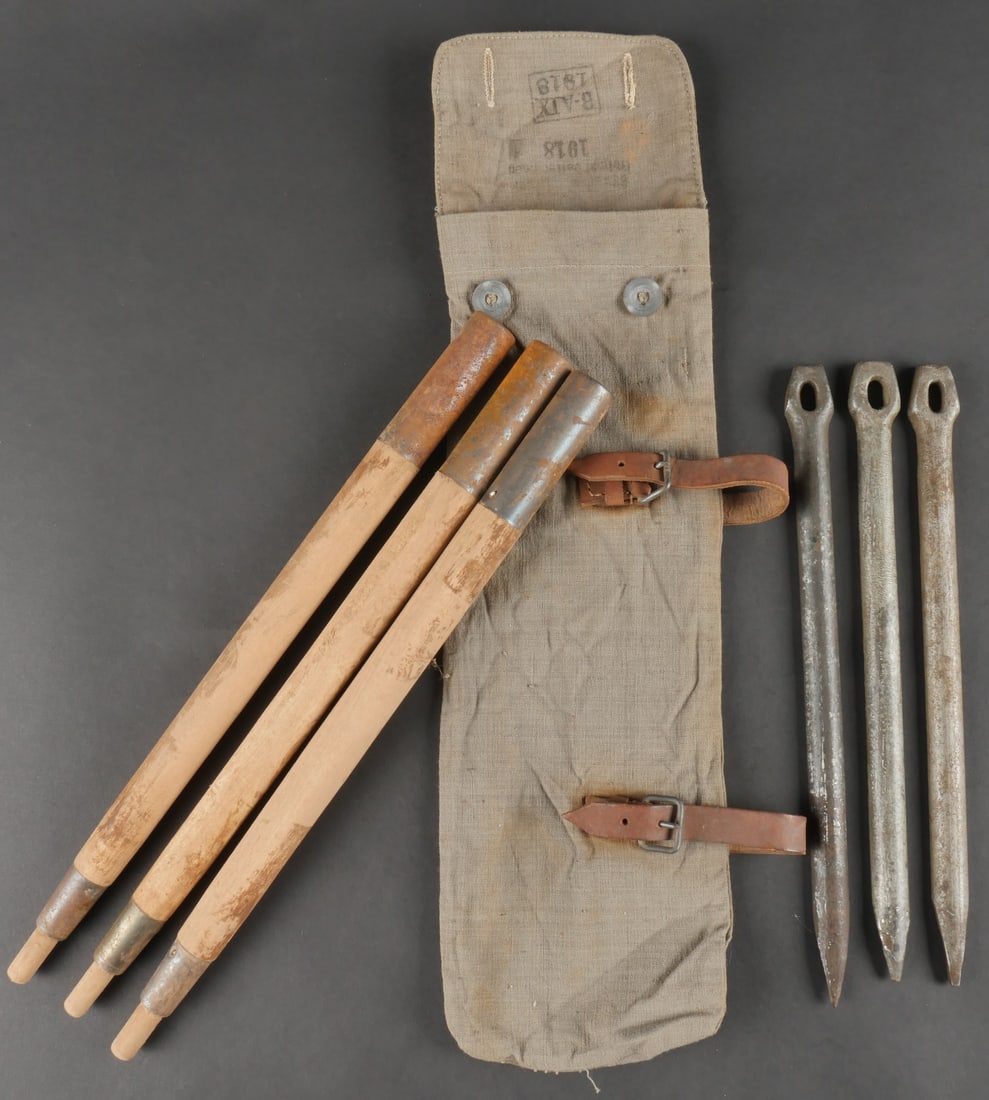 Piquets de tente avec leur housse en toile feldgrau. German Tent Pegs with Field-Grey Canvas Cover (1 of 11)