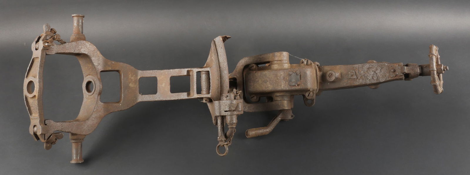 Ensemble elevatine et berceau de MG08. MG08 Elevating Mechanism and Cradle Assembly (1 of 17)