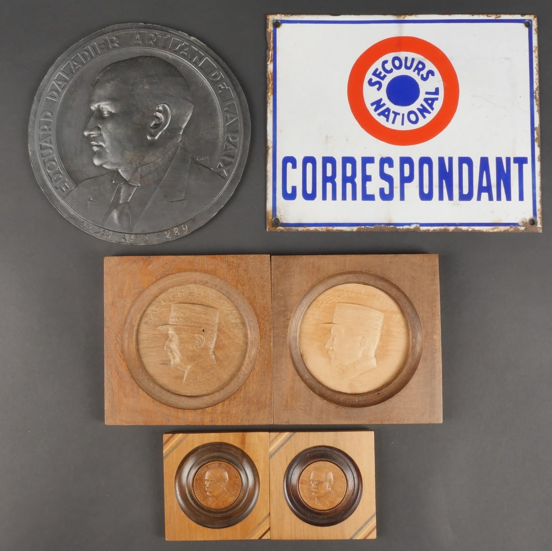 Ensemble de medaillons. Set of medallions (1 of 12)