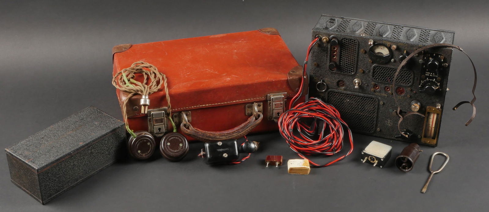 Valise radio type A MkIII. Radio case type A MkIII (1 of 20)