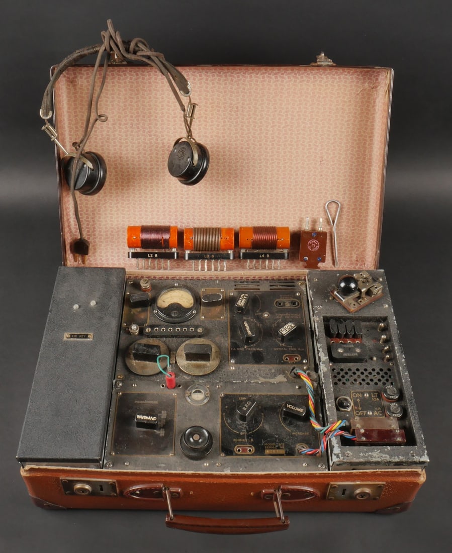 Valise radio Type 3II. Radio case Type 3II (1 of 20)