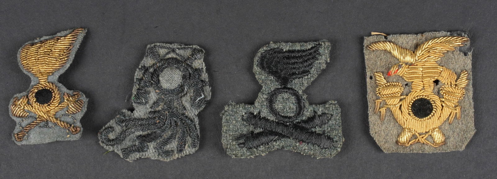 Insignes de larmee royale. Italian insignia.: Insignes de calot de larmee royale. Quatre modele differents dinsignes tissu. A noter une certaine usure et patine des pieces. Etat II+. Royal Army Side Cap Insignia Four different models of cloth ins