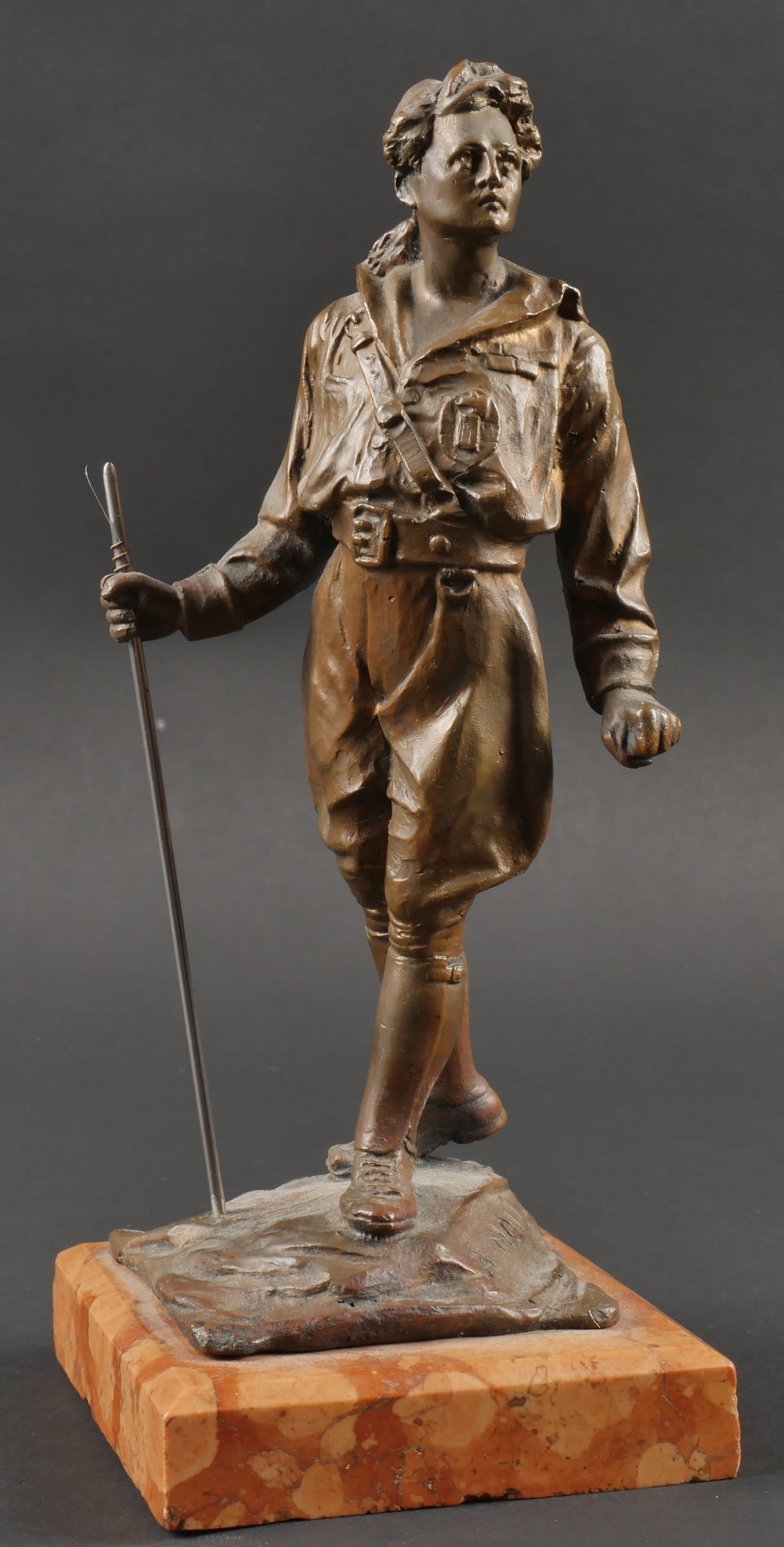 Bronze figurant un Balilla. Bronze depicting a Balilla. (1 of 6)