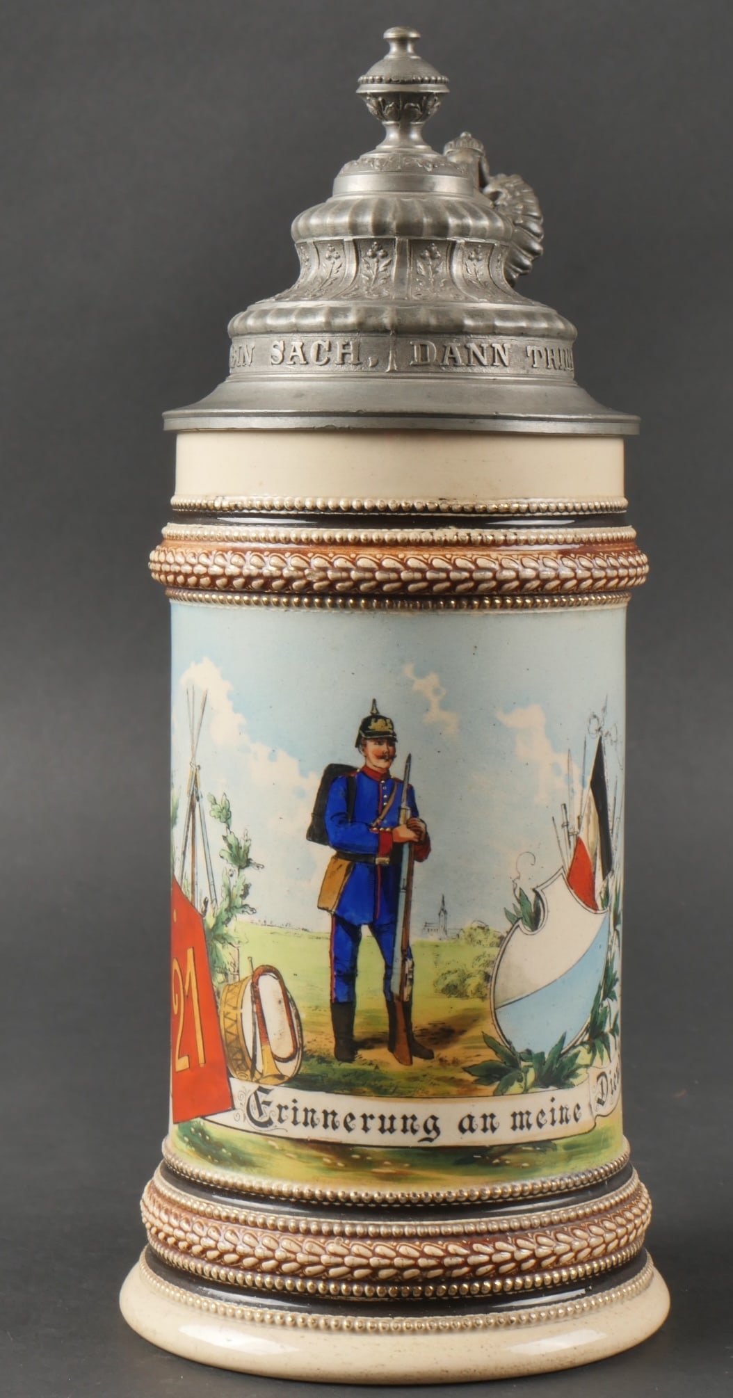 Chope de reserviste. Reservist stein.: Chope de reserviste. En mettlach. Couvercle en etal. Beau decors peint, dont les couleurs sont un peu passees par le soleil. A noter une certaine usure et patine de la piece. Etat II+. Reservist stein