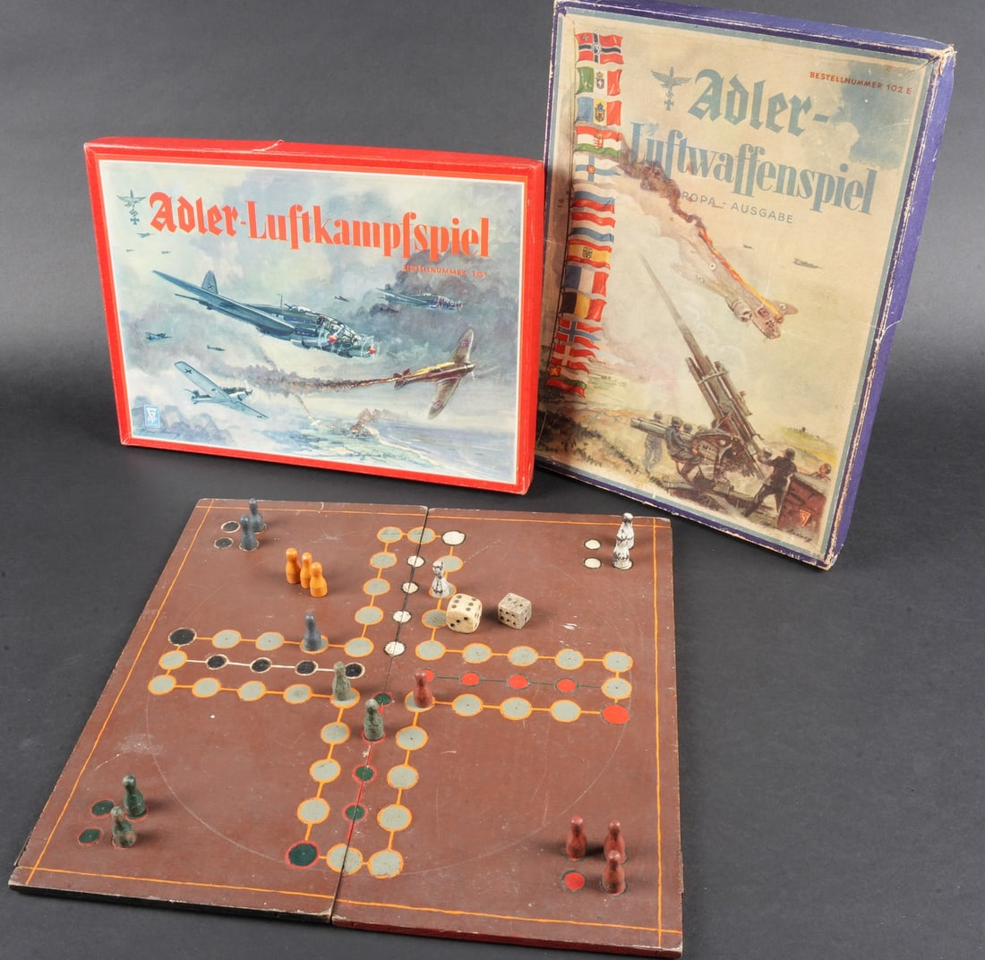 Adler Luftwaffenspiel. Luftwaffe games.: Adler Luftwaffenspiel. Comprenant une boite de jeu en carton, couvercle en couleur, marque Bestellnummer 102E, notice presente ainsi que le plateau de jeu, les pions sont manquants. Interieur de la bo