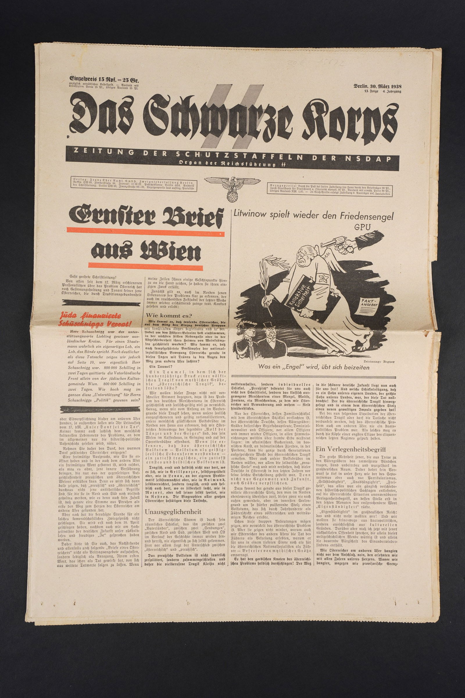 Journal Das Schwarz Korps. Das Schwarze Korps newspaper.: Journal Das Schwarze Korps. Complet et en tres bon etat. Date du 30 mars 1938. A noter une certaine usure et patine de la piece, ainsi que quelques taches et dechirures sur les bordures. Etat II+. Das