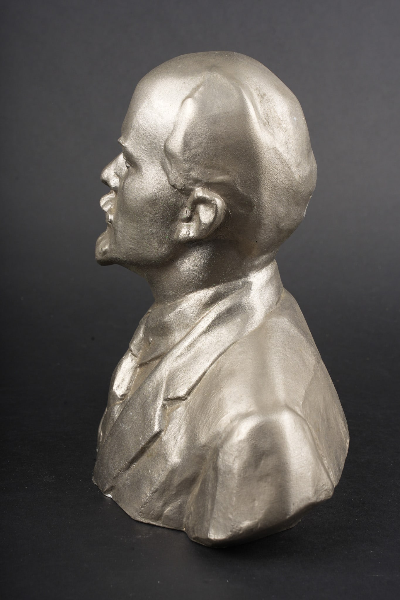 Buste de Lenine. Lenin portrait bust - 2