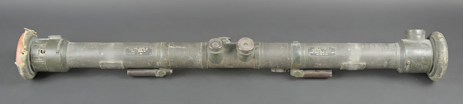 Telemetre britannique MKIII. British Rangefinder Mk III.: Telemetre britannique MK III. En metal recouvert d un tissu peint en gris. Les bonnettes de protections laterales sont en relativement bon etat. Les poignees mobiles sont completes. Plaquettes marquee