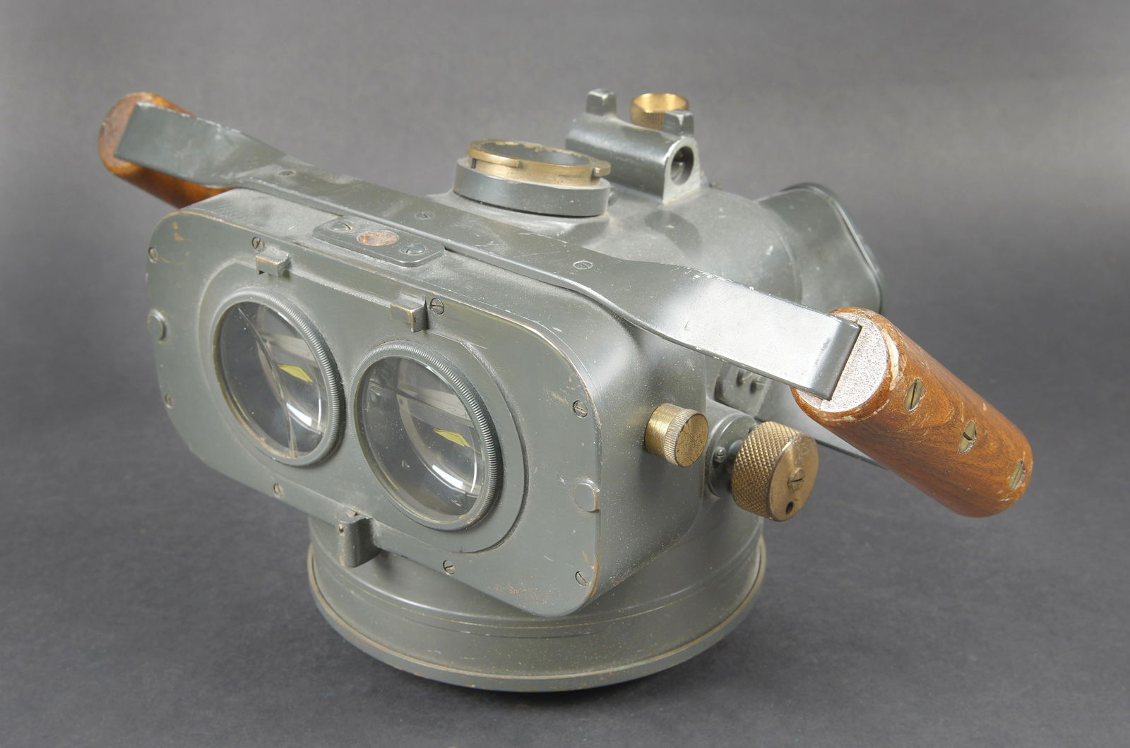 Instrument de visee Vickers Armstrong. Vickers-Armstrong sighting instrument. (1 of 8)