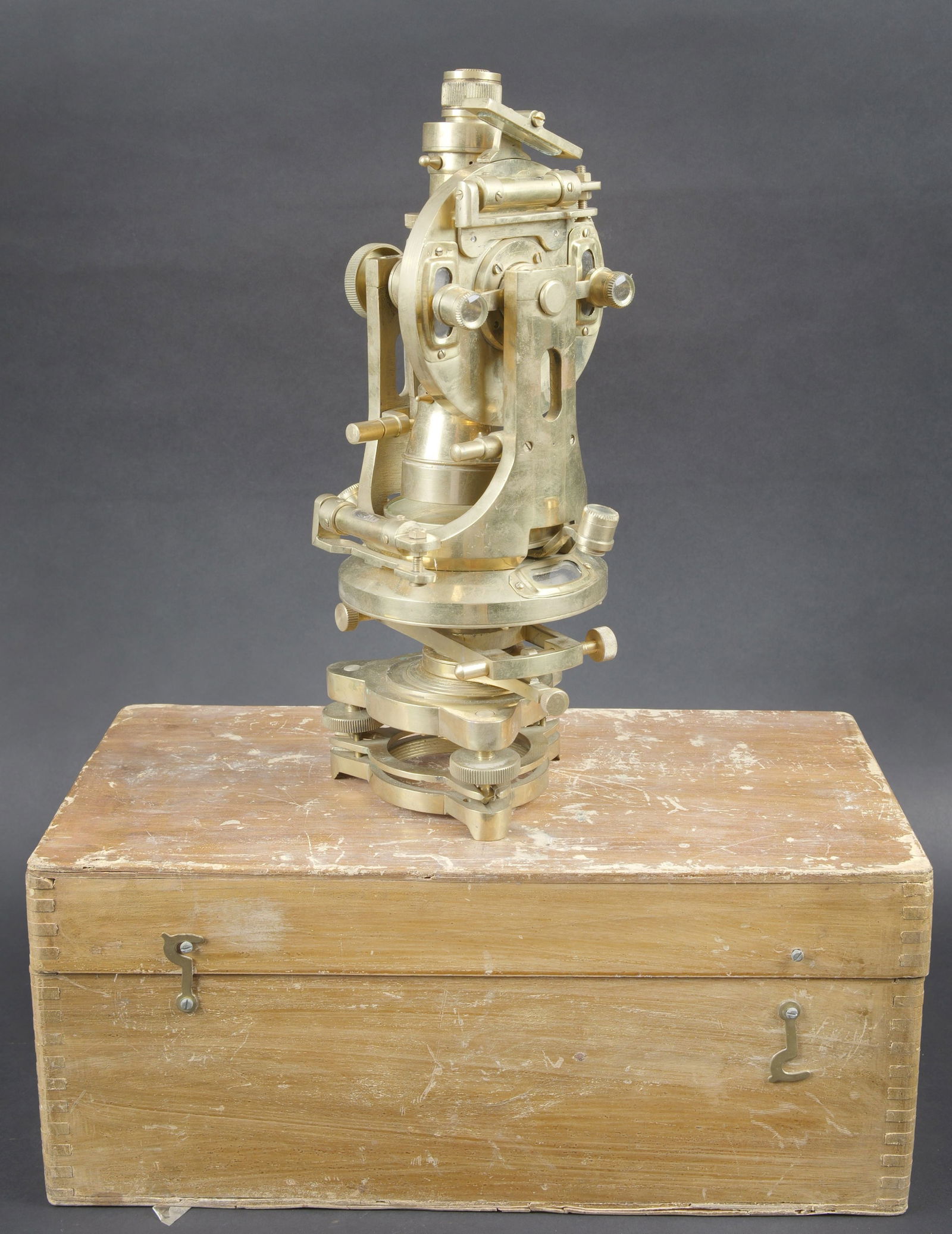 Theodolite britannique. British theodolite. (1 of 18)